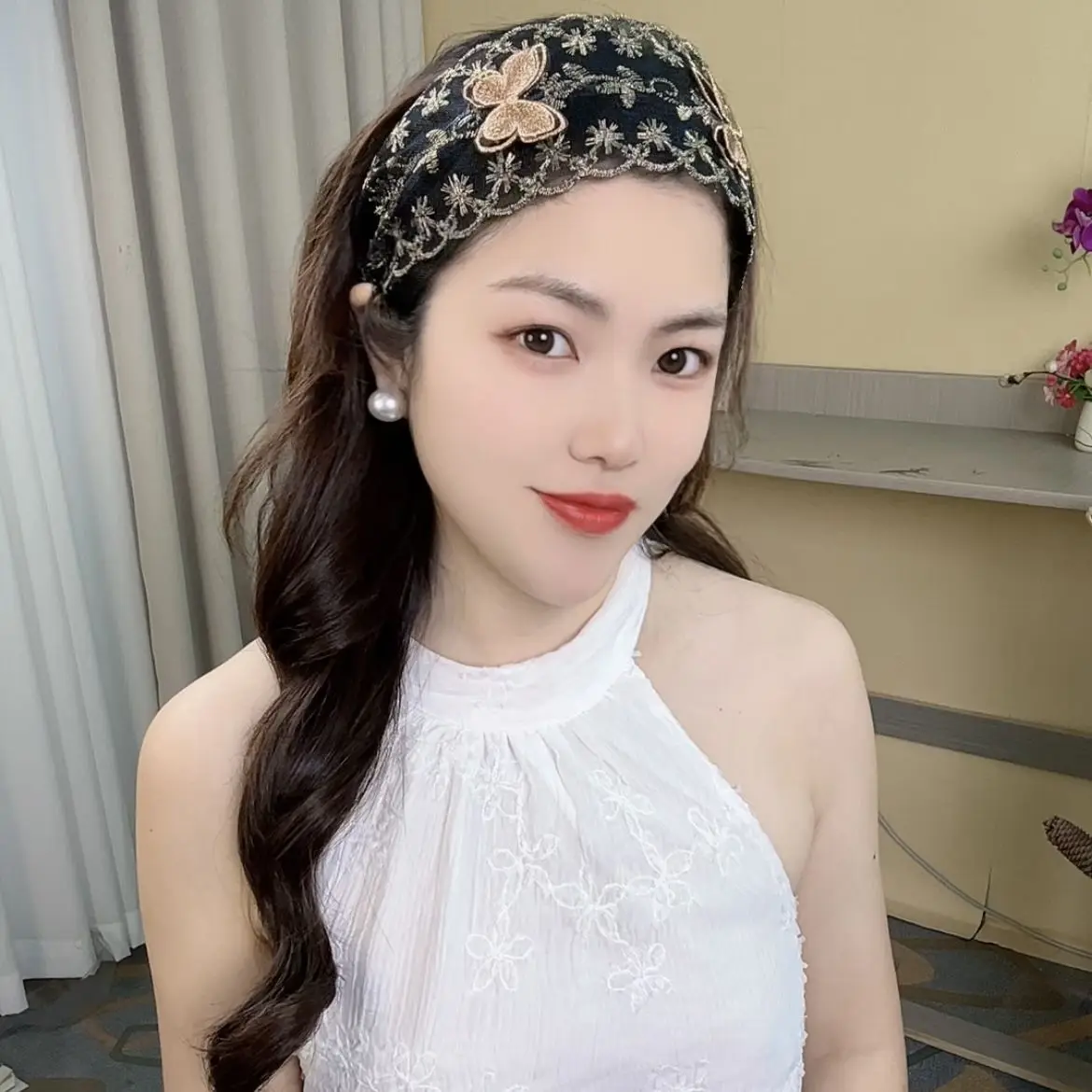 

Butterfly Wide Edges Adult Hairbands for Women Ladies Trendy Teeth Anti Slip Hair Clip Hair Accessories Female New Headwear