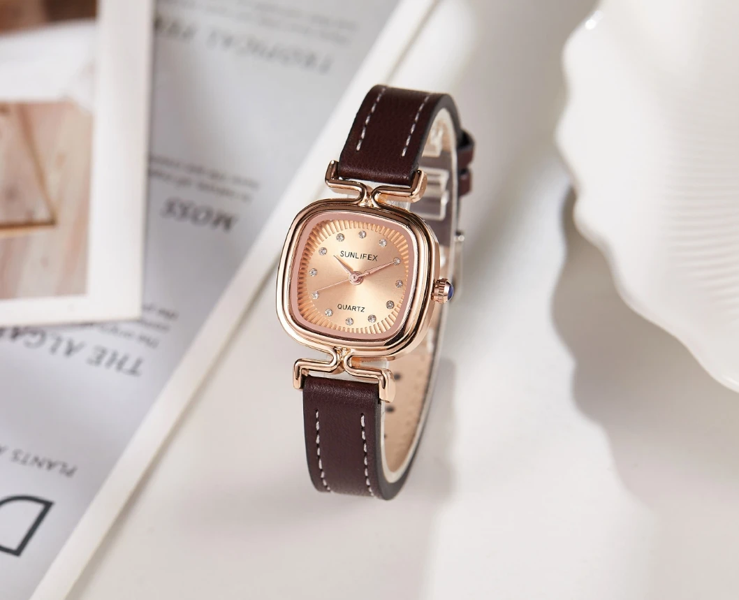 

2024 Urban Fashion Square Vintage Women's Watch with Small Square Belt and Diamond Set, Small and Exquisite Women's Watch