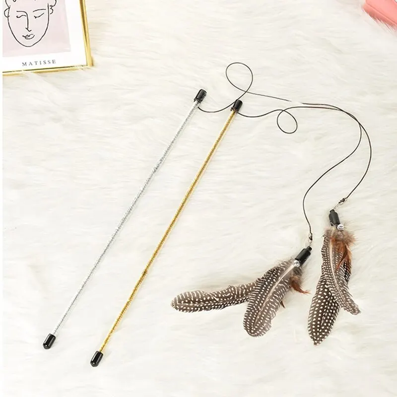 1 szt. Podstawowy drażniący kij z piórami dla kota z dzwonkiem z piór dla zabawnych kotów domowych interaktywna zabawka dla zwierząt domowych złoty