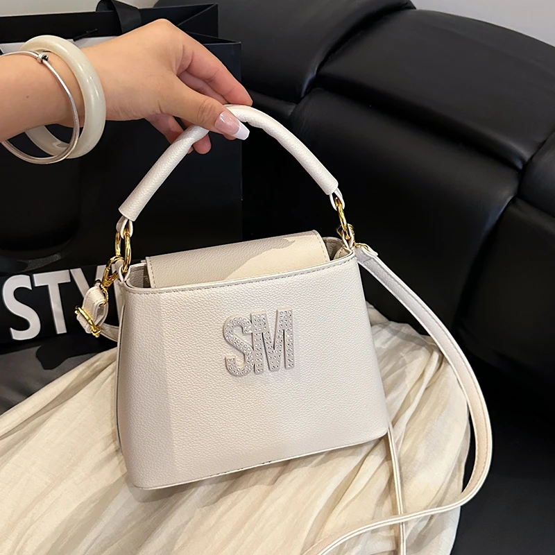 ​ ​ حقيبة صندوقية منظمة لعام 2025، محفظة كتف بمقبض علوي مستوحى من الطراز العتيق للنساء، حقيبة كروس قابلة للتحويل ليلاً ونهارًا