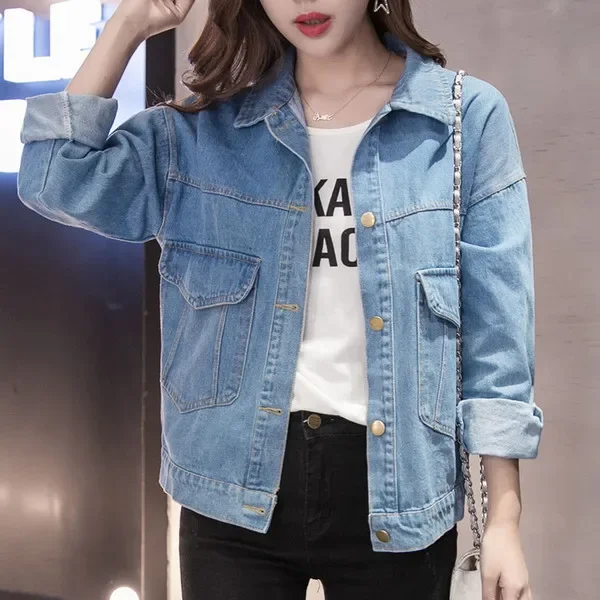 

Весенняя одежда в корейском стиле. Модная женская джинсовая куртка. Весенняя мода. Дизайн с дырками. Свободная посадка с круглым вырезом. Короткая верхняя одежда.
