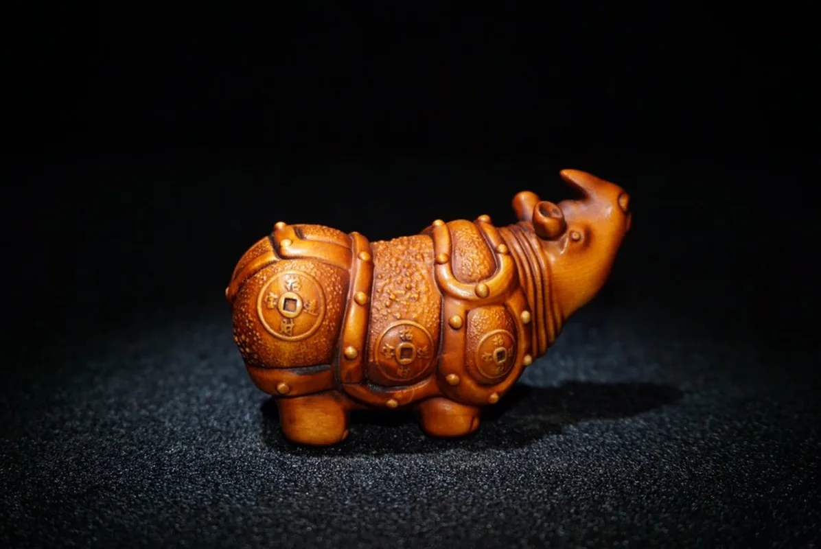 Mini Rhino Statue Wood Carving Toy Rhino Sculpture Handmade Crafts Animal Decoration Statue Home Office Table Decoration