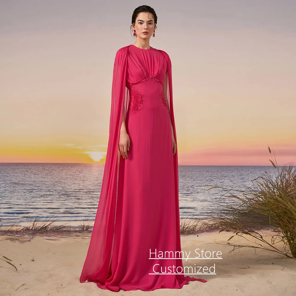 Fuchsiafarbenes Chiffon-Abendkleid, maßgeschneidert, Rundhalsausschnitt, ärmellos, mit Perlen verziert, A-Linie, Festzug-Partykleid mit Umhang, Ballkleider