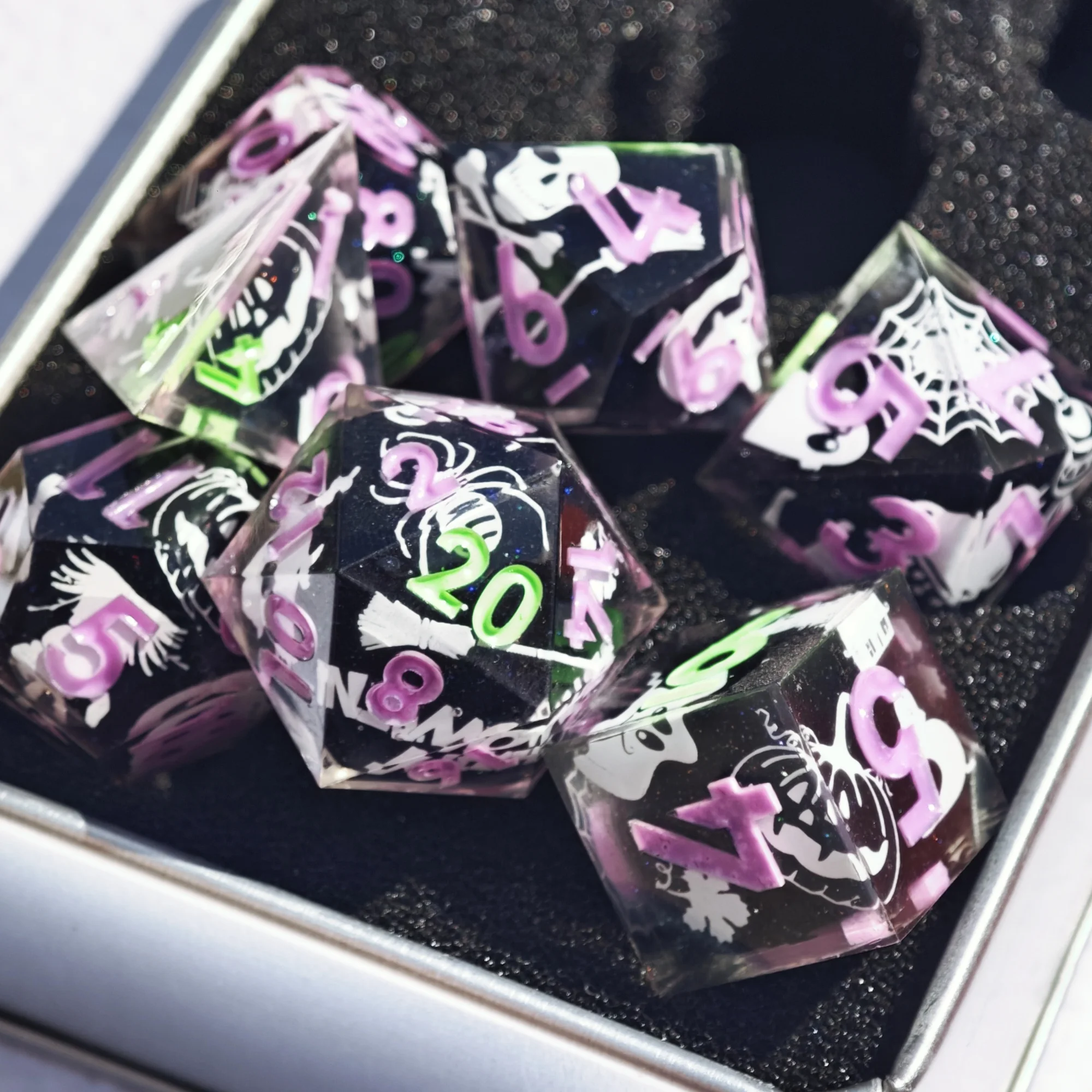 

Набор кубиков MINI PLANET DND, набор кубиков ручной работы из смолы с острыми краями для TRPG Dragon & Dungeon, настольные игры MP70, наборы кубиков-пауков, подарок