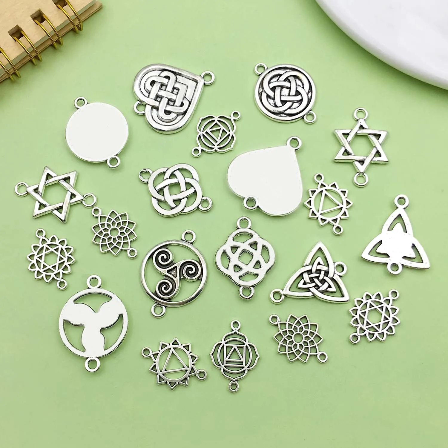 20pcs Antique Silvery Flower Connector Charms Alloy Celtic Knot Pendants for DIY Bracelets Necklaces Jewelry Making Accessories