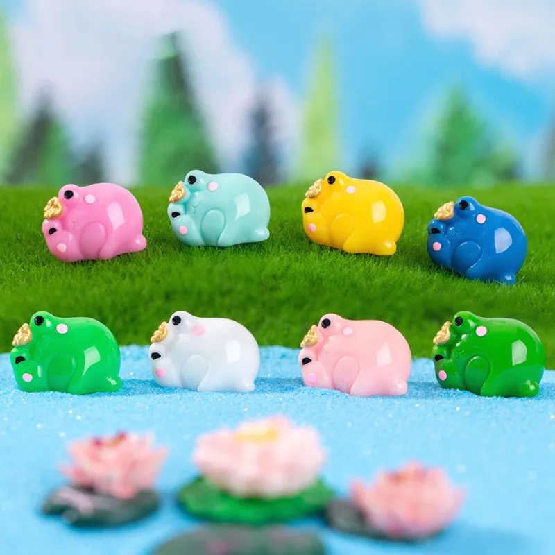 Figurines Miniatures Cute Pink Green Crown Frog Micro Landscape Ornaments For Home Decorations Desk Decor For Room Accessories