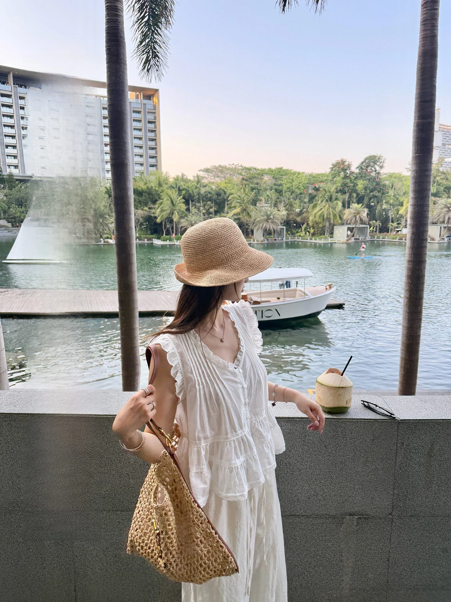 

White Studio Casual Loose Lace Trim Doll Shirt Women's Loose Fit Cotton Blouse V-Neck Sleeveless Breathable Summer Top