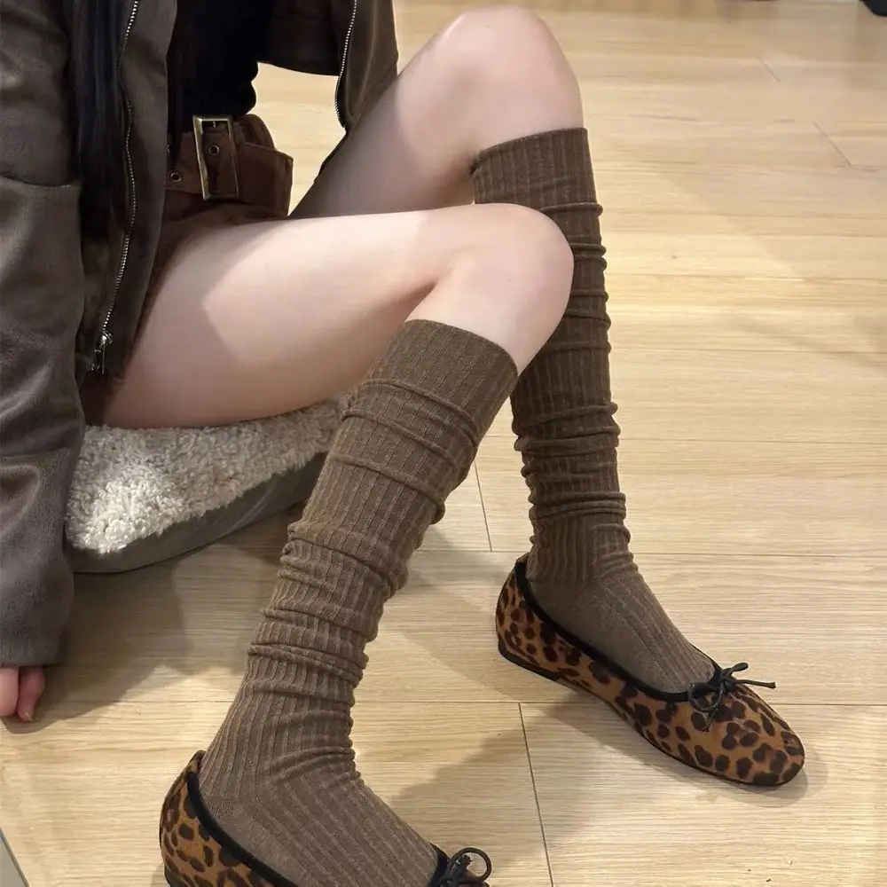 لوليتا طول الركبة جوارب النساء أسود أبيض رمادي بلون كل مباراة فوق الركبة عالية الجوارب الطويلة موضة عادية JK نمط جورب