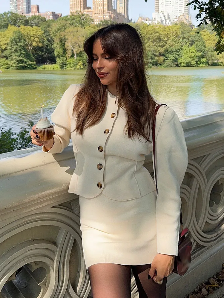 ชุดเซ็ตเสื้อสเวตเตอร์คอโอ แขนยาว ติดกระดุมแถวเดียว สำหรับผู้หญิง แบรนด์ HH + กระโปรงมินิสั้นเอวยางยืด ผ้าถัก สไตล์ลำลอง สำหรับฤดูร้อน