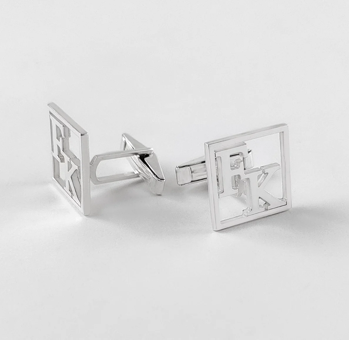 

Personalized custom stainless steel cufflinks with the first letter designed for the groom as an exclusive wedding gift
