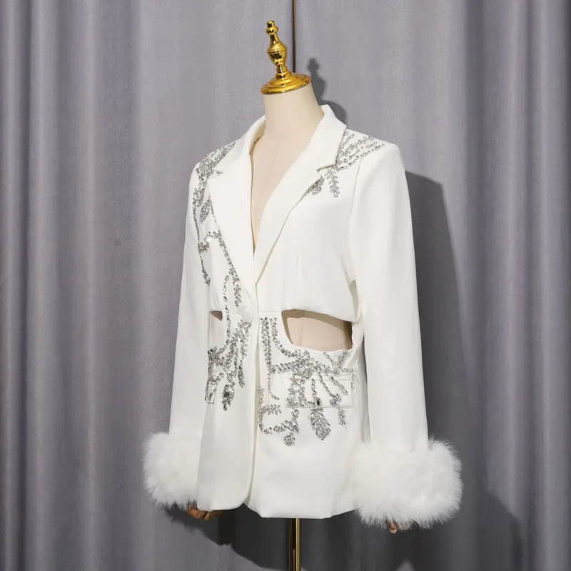 HKSH Primavera Autunno Giacca da donna nuova Heavy Craft con borchie Diamanti Scava fuori la vita Bottone singolo Polsini in pelliccia Cappotti di lusso HK14826