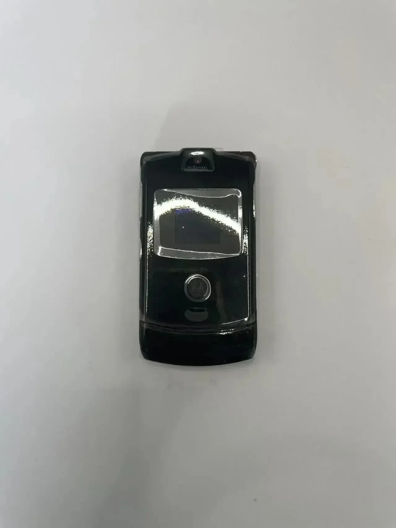 Refurbished Brand New Unlocked Motorola RAZR V3 Flip Bluetooth Phone GSM 1.23 MP Camera 850/900/1800/1900 Excellent Quality