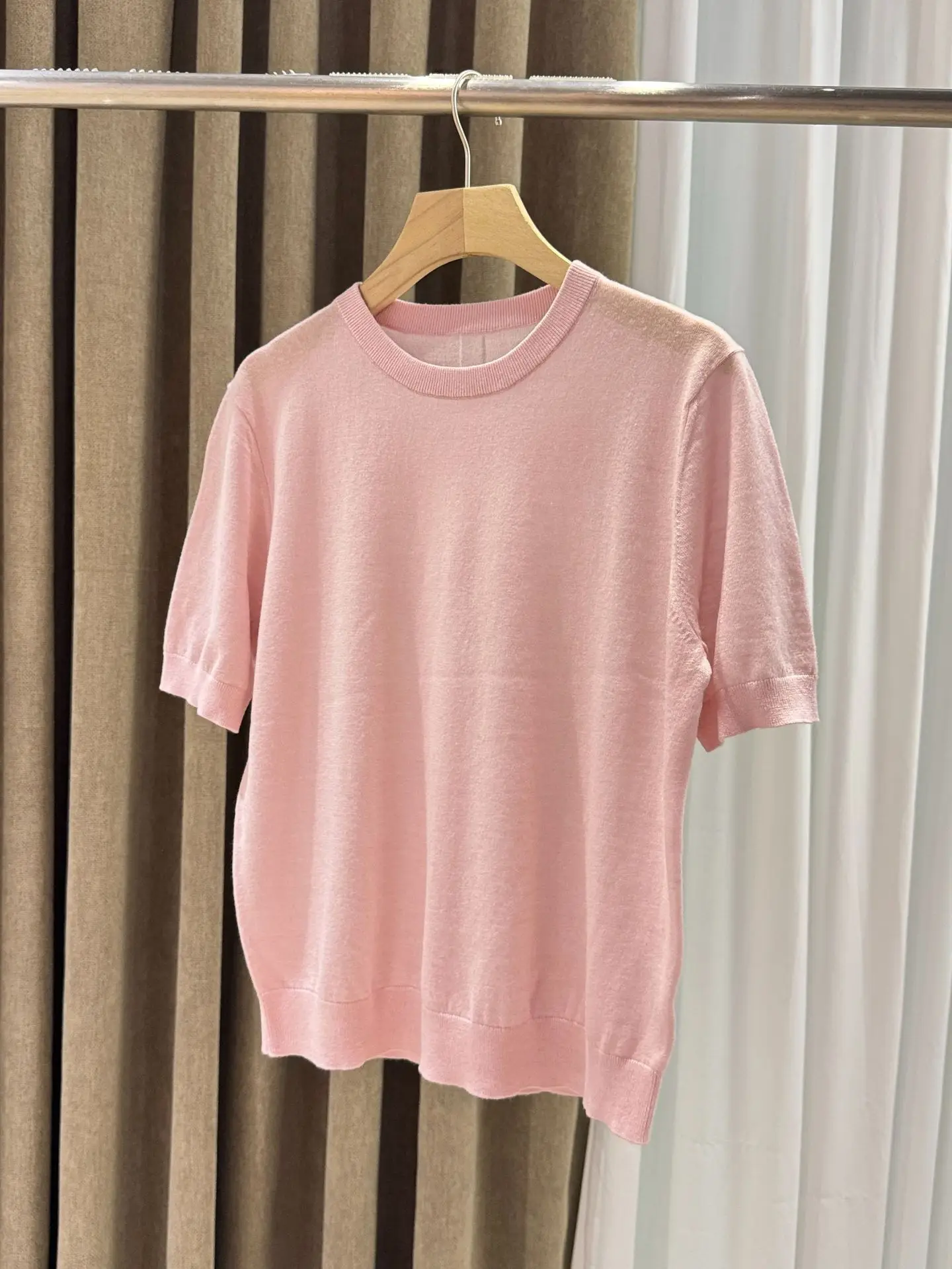 2025 letni nowy jedwabny kaszmirowy krótki rękaw wysokiej jakości prosty sweter z dzianiny na wszystkie mecze cienki T-Shirt damski