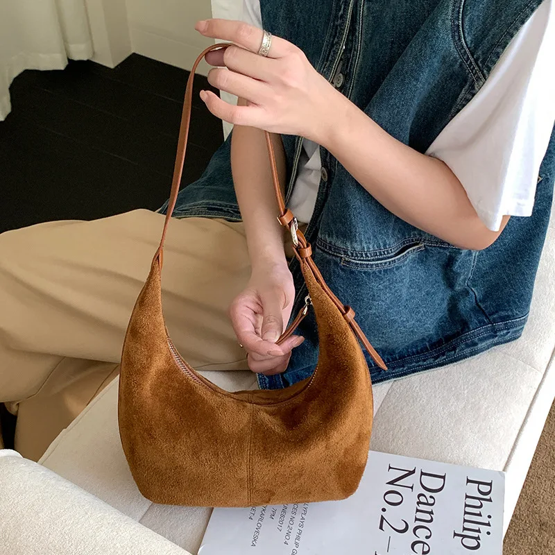 حقيبة جلدية واحدة الكتف الإبط 2025 ريترو ستايل ماتي جلد البقر زلابية المرأة Crossbody مصمم حقيبة فخمة