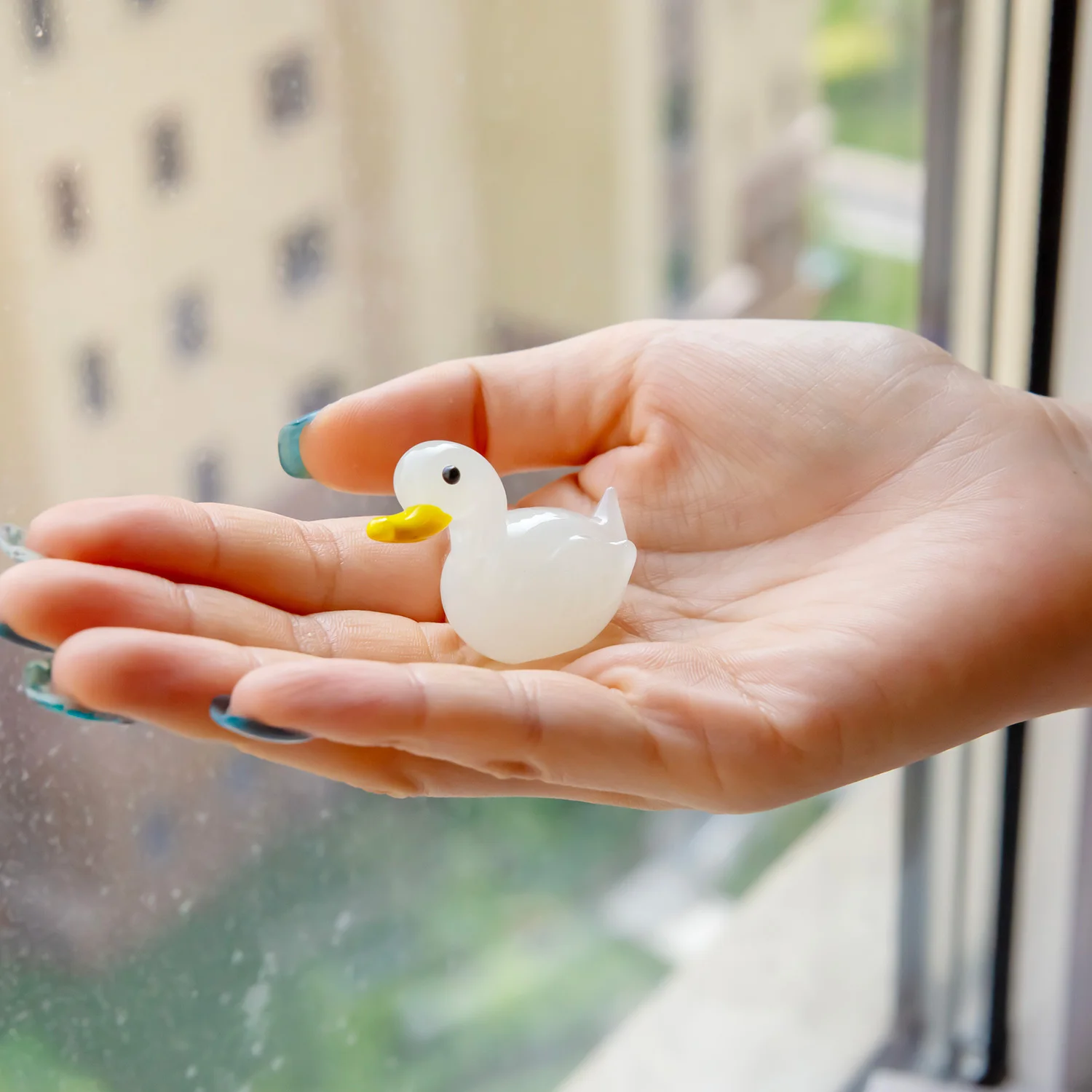 KANGMING Hand-Blown Glass Duckling Figurine in Miniature Size - Unique Home Decor Collectible in White Jade Color