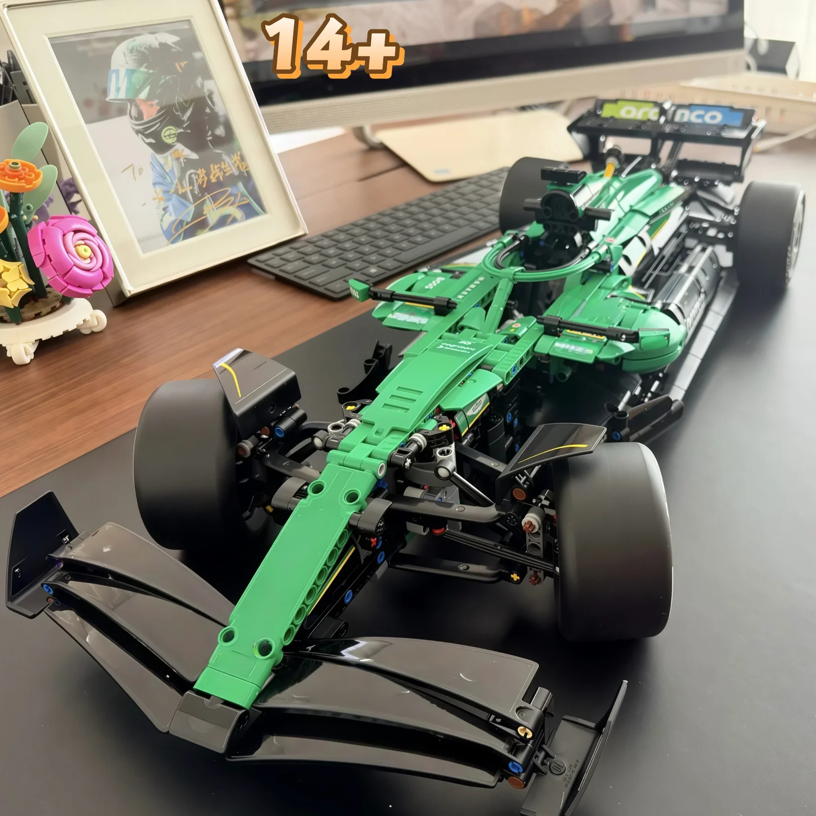 Nouveauté 2026 Hot Toys 1547 pièces, modèle de puzzle de construction de voiture de course Aramco, circuit de course, pilote de course, cadeaux d'anniversaire et décorations