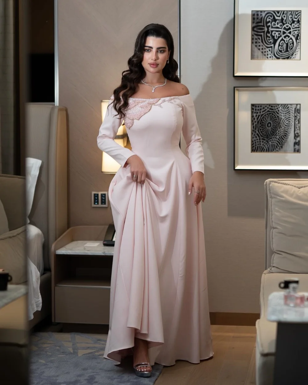 Sukienki wieczorowe z cekinami i koralikami, szyte na miarę, w stylu Sparkle Pastrol, o kroju A-line, z odkrytymi ramionami, długie, wysokiej jakości.