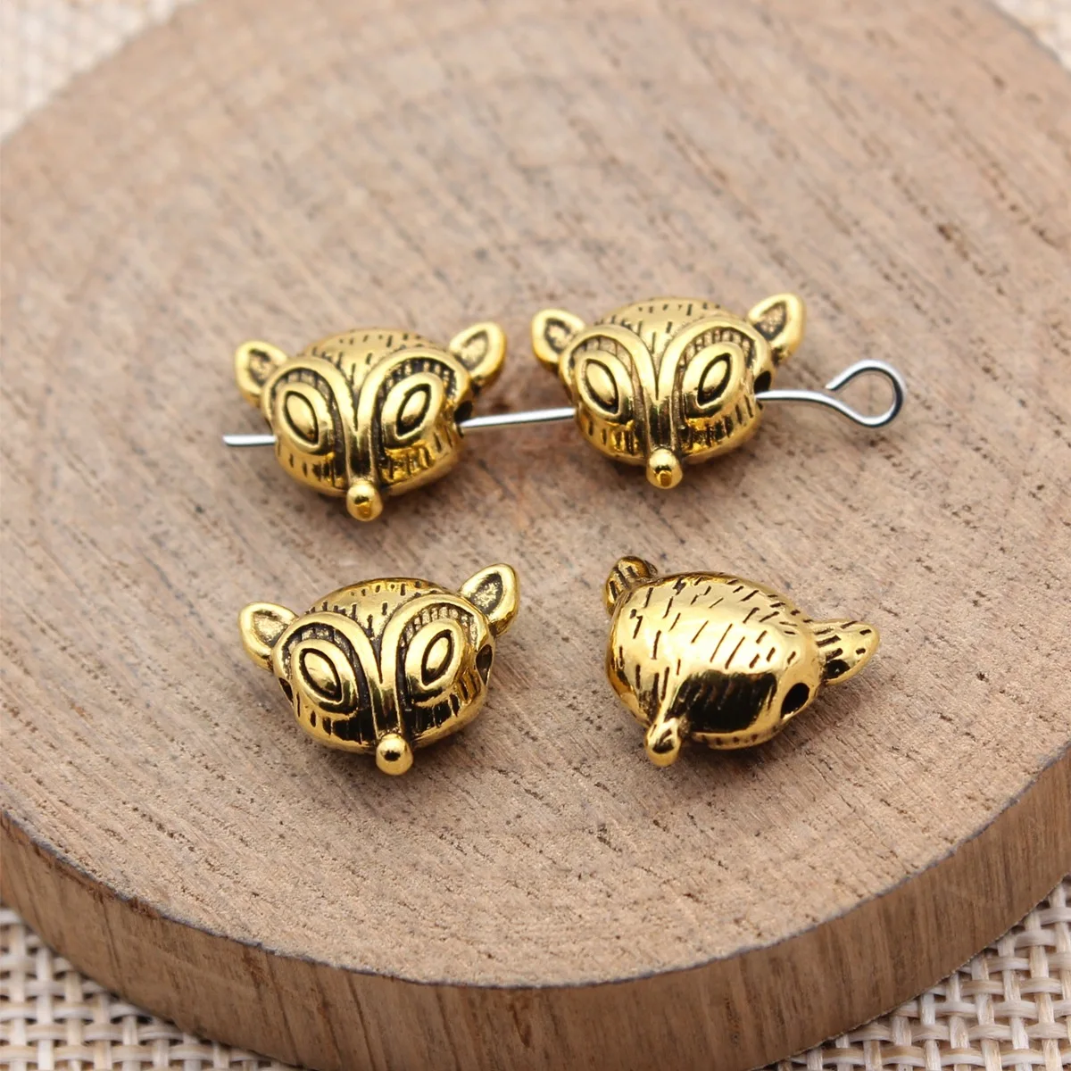 20pcs 13x11x6.3mm(0.51x0.43x0.25inch) 3 Colors Fox Small Hole Beads For Hand Crafts Making