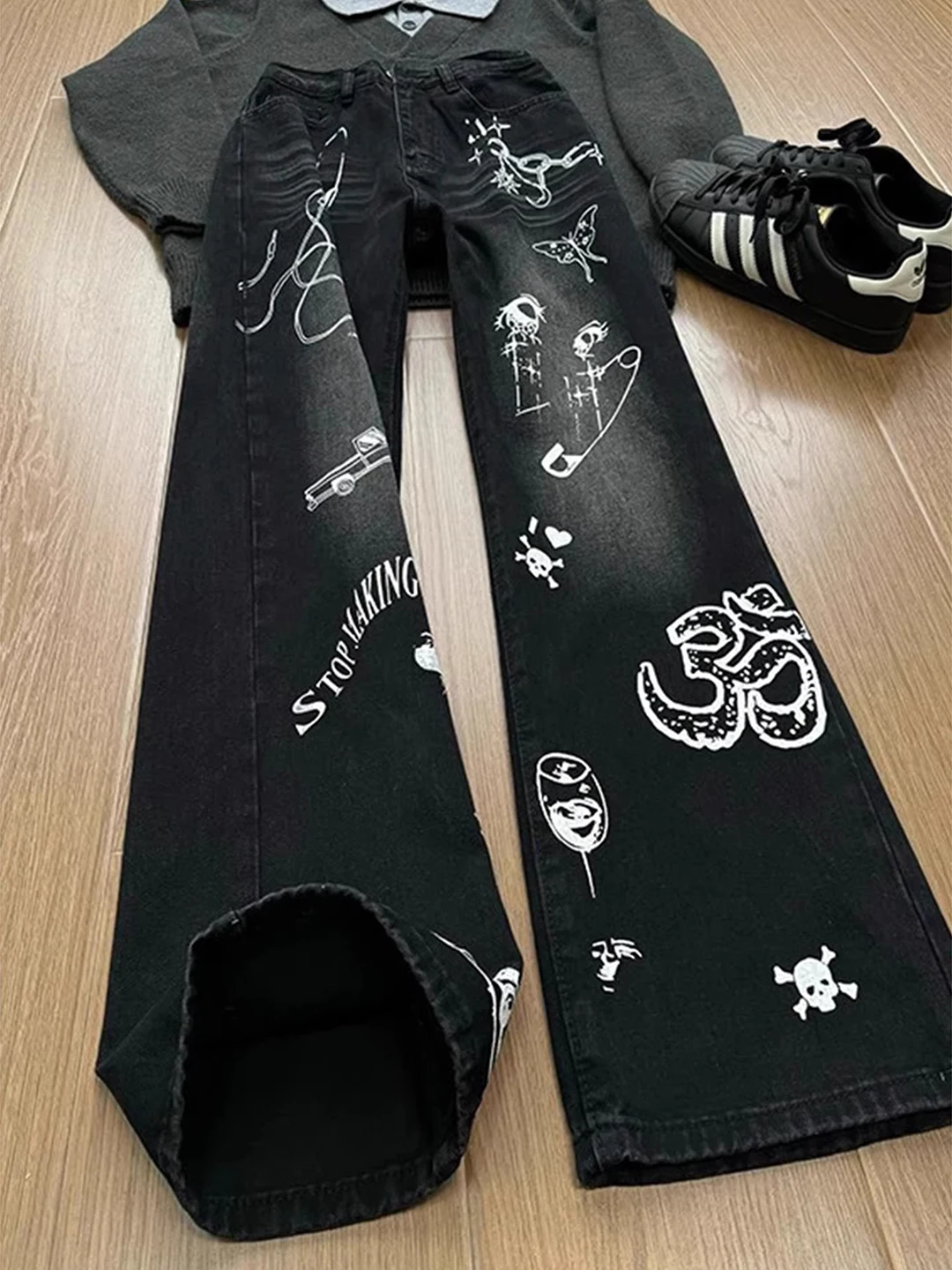 

Cleanfit Men's Graffiti Spray Painted Black Slim Straight Leg Jeans High Street American Style Winter Casual Comfortable Fit