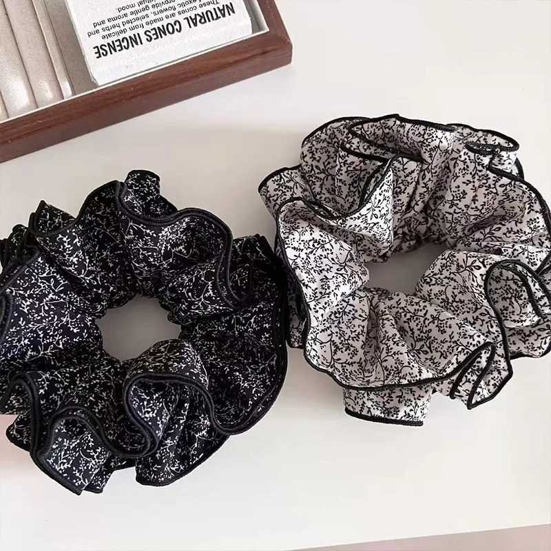1pc retro black and white floral four-layer pleated bud large intestine hair ring, elegant temperament high ponytail hair rope
