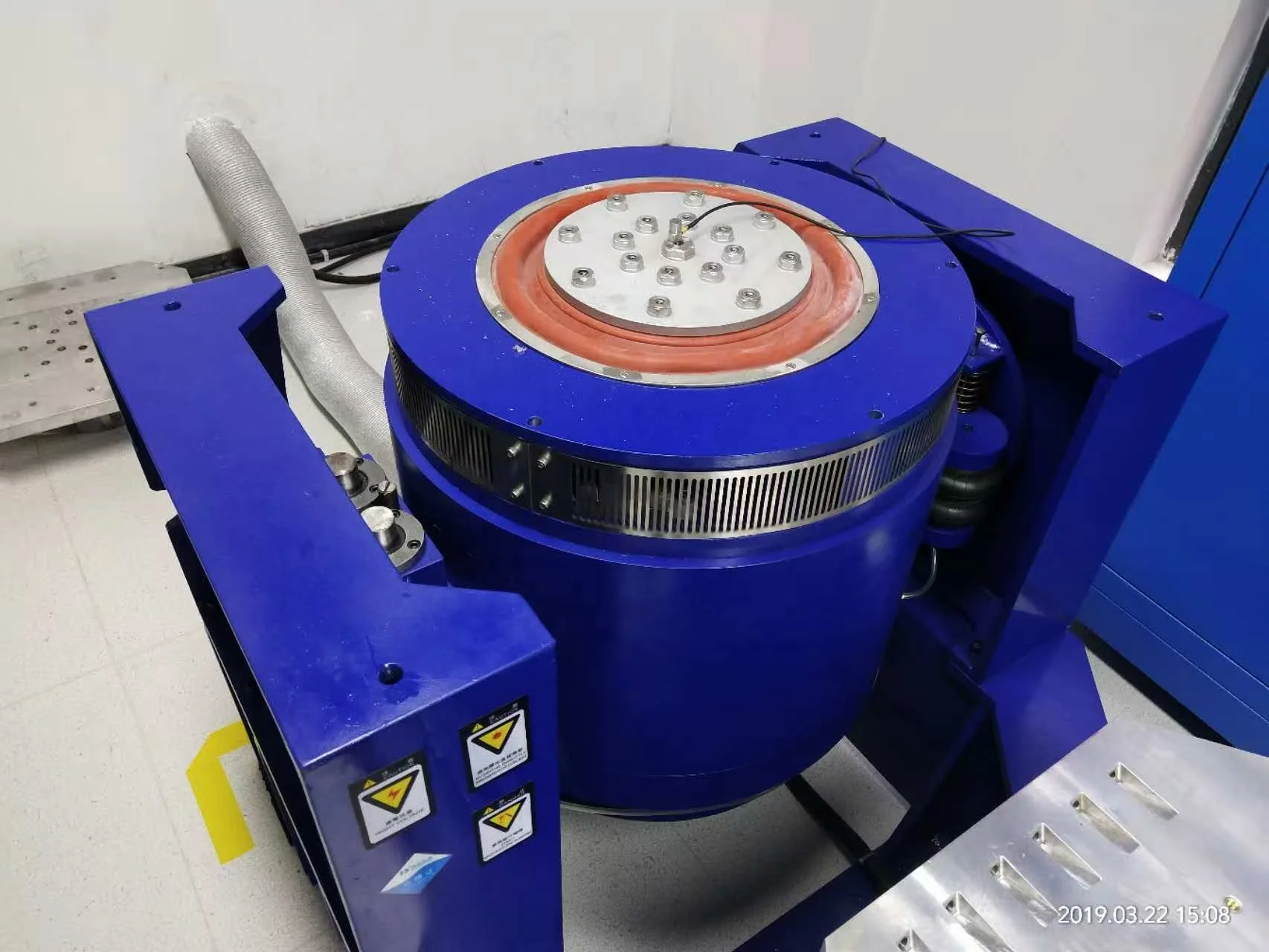 6-Amazon Electrodynamic Random Vibration Shaker Test System for Packaging Small Force 6KN Air-cooled