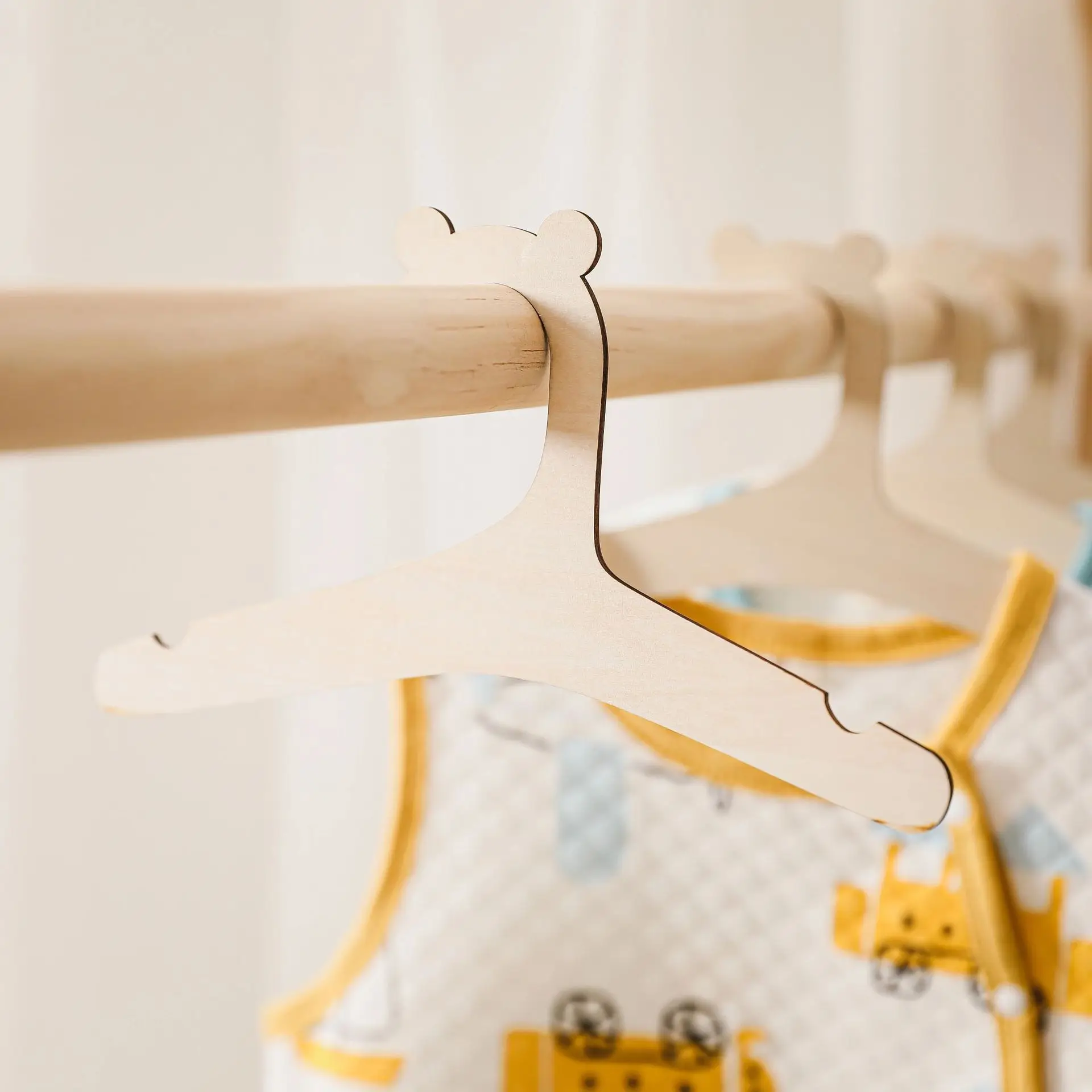 5pcs wooden children's clothing accessories, small animals, wooden children's hangers, 4 creative home accessori