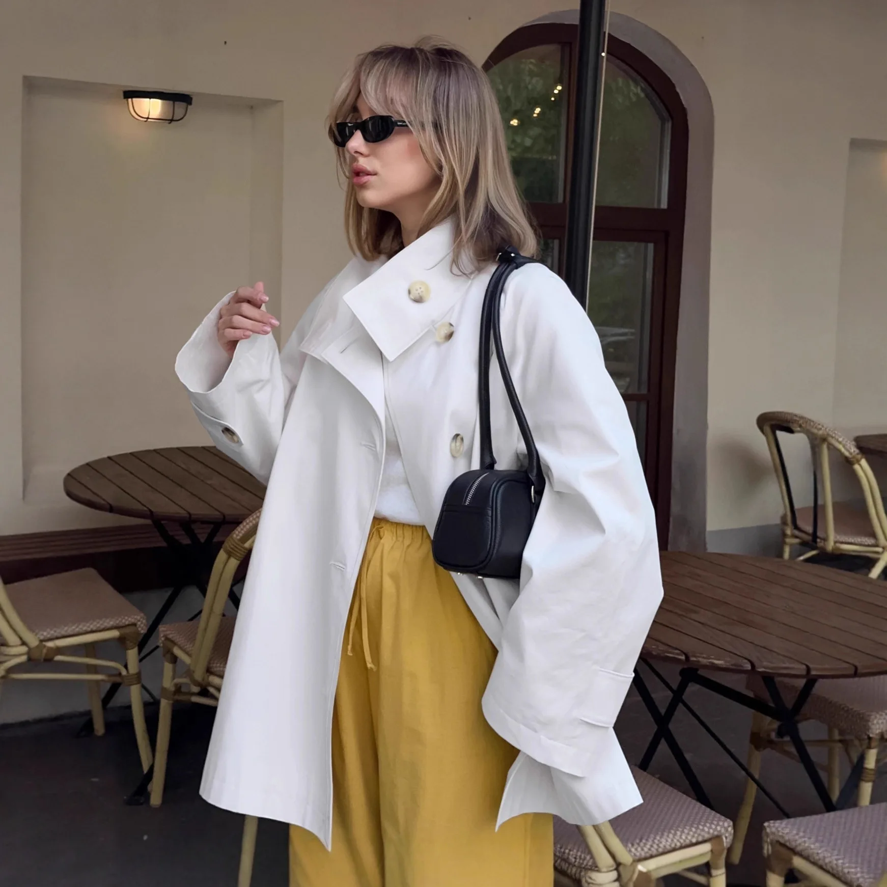 Retro old money style white trench coat for women in autumn 2025 elegant and fashionable long collared coat for women