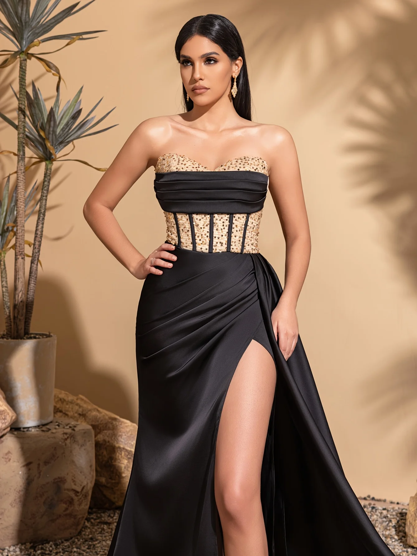 تنحيف الخصر الساتان، خياطة الترتر، طيات الصدر، تنورة فستان الزفاف بطول الأرض