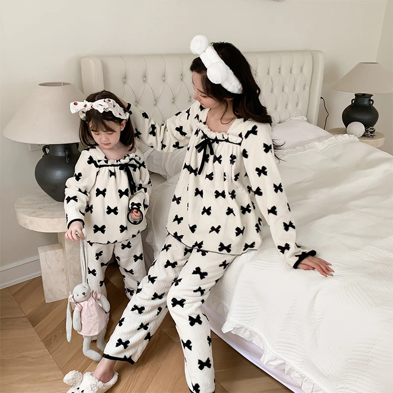 

New Children's Autumn Coral Velvet Girls' Pajamas Flannel Parent-child Girls' Home Clothes Pajamas Set Mommy and Me Pajamas