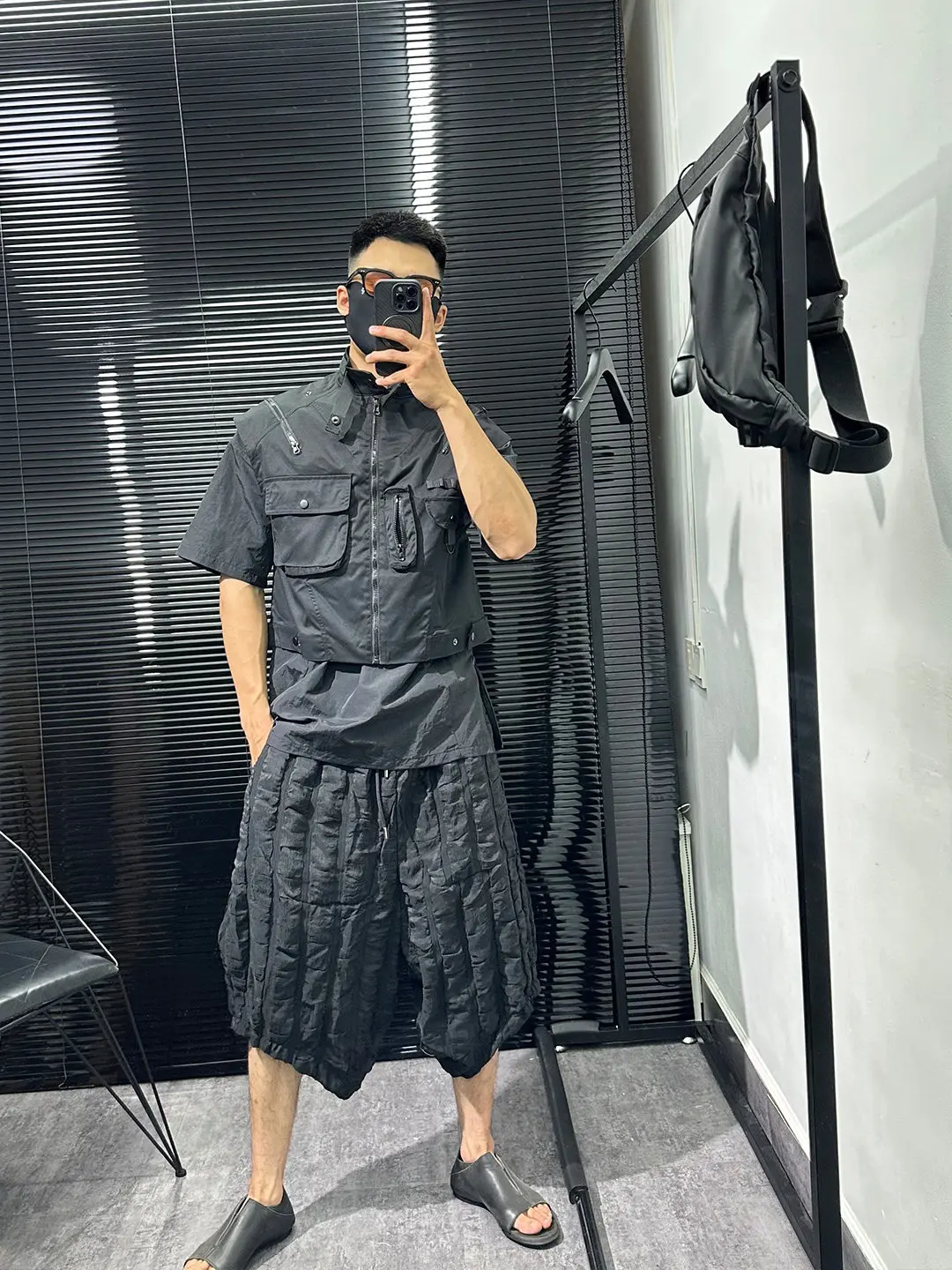 High Street Shorts Men's Dark Style High-end Casual Shorts with Loose Irregular Folds and Fluffy Cropped Casual Loose Pants