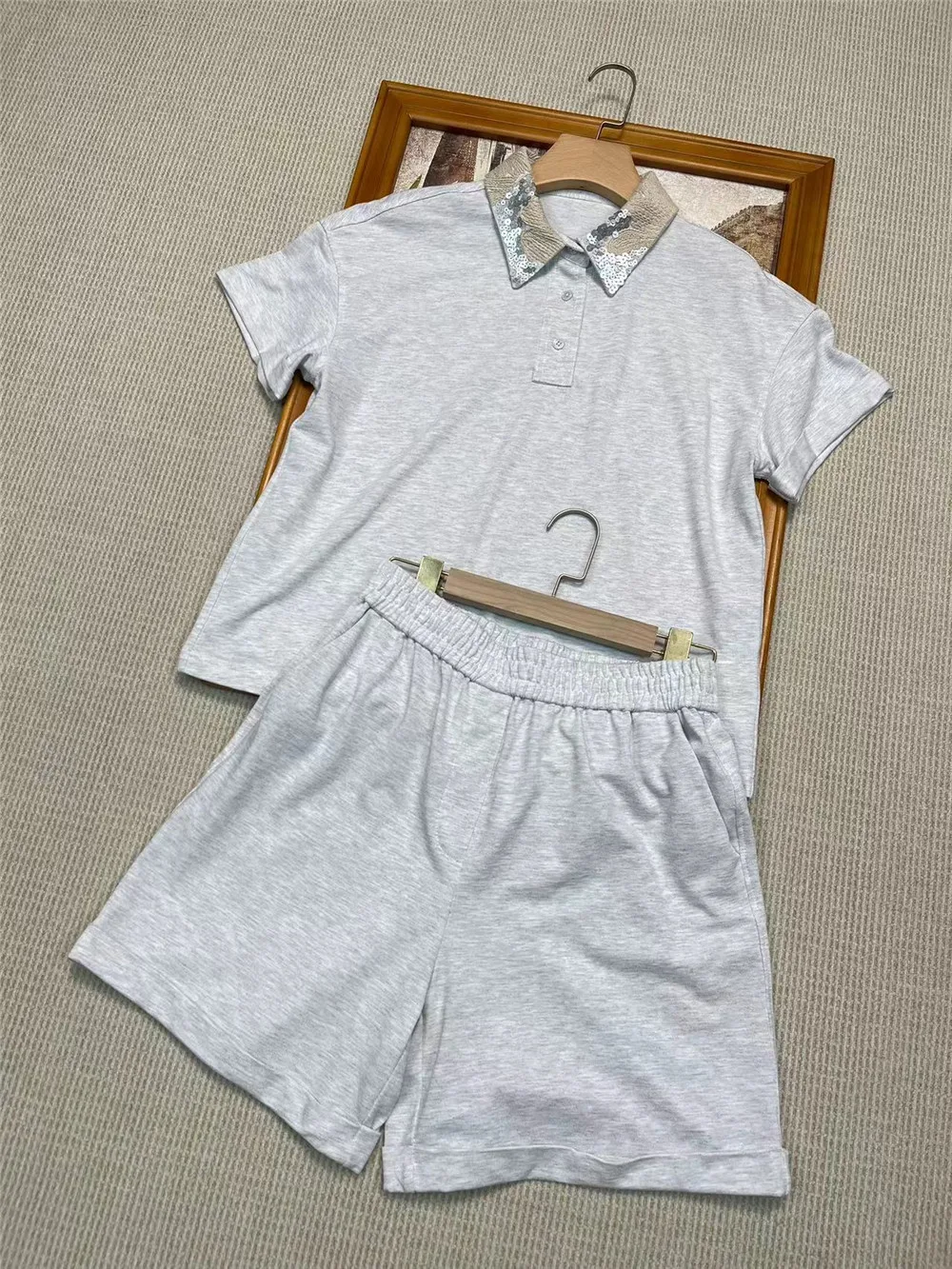 Sequins Embroidered Polo Neck Short Sleeve T-Shirt with Shorts, Two Piece Set, High Quality