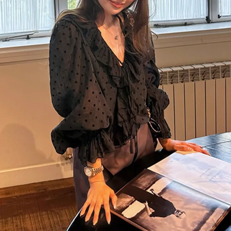 

Blouse Women's Autumn French Style Polka Dots Ruffles Shirt V-Neck Puff Sleeves Designer Loose Fit New Casual Niche Versatile