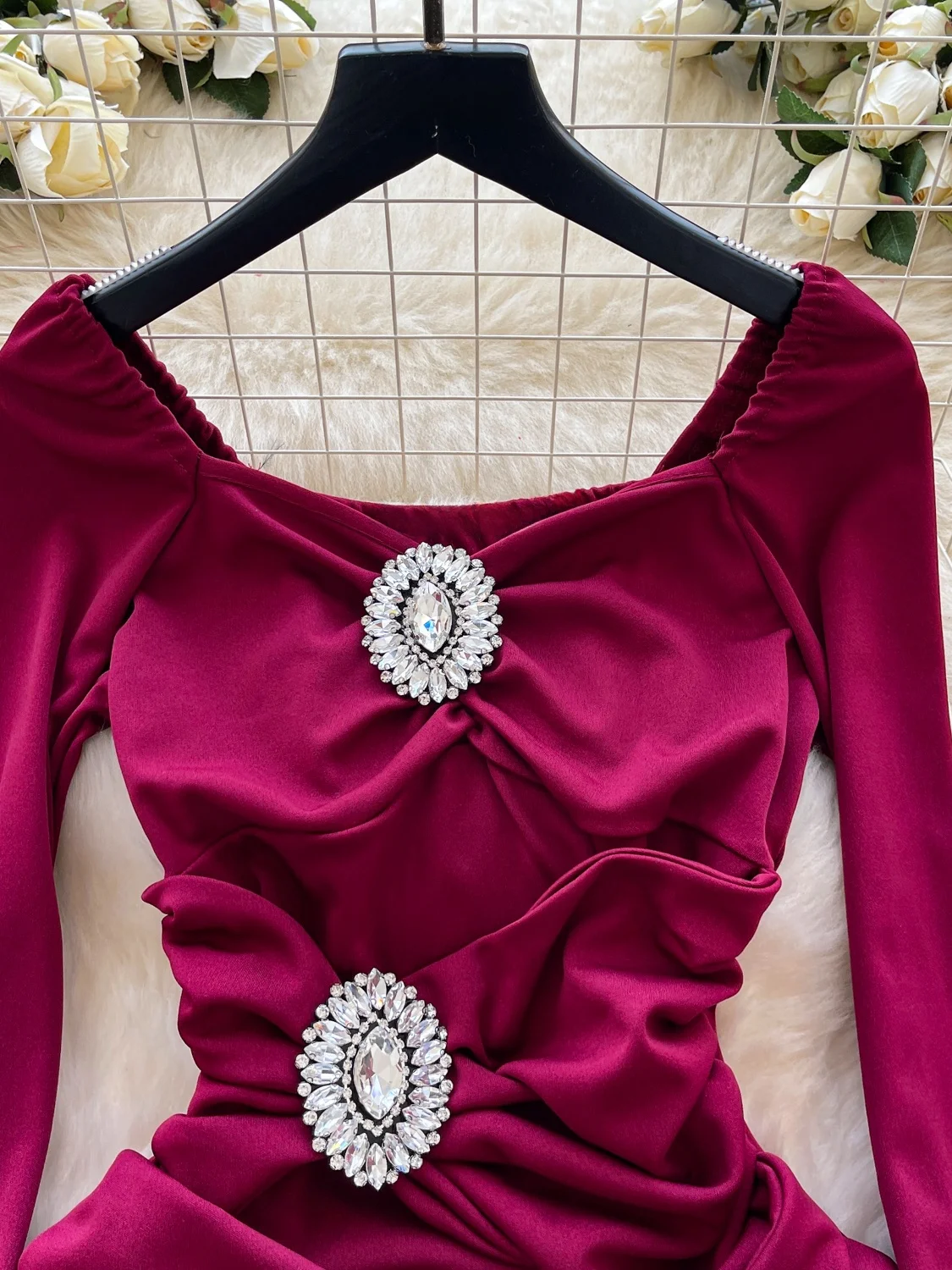 กระโปรงทรงบอดี้คอนเอวสูงผ้าโพลีเอสเตอร์ประดับเพชรพลีทเอวเข้ารูปทรงสลิมฟิตสำหรับงานกลางคืนของผู้หญิง