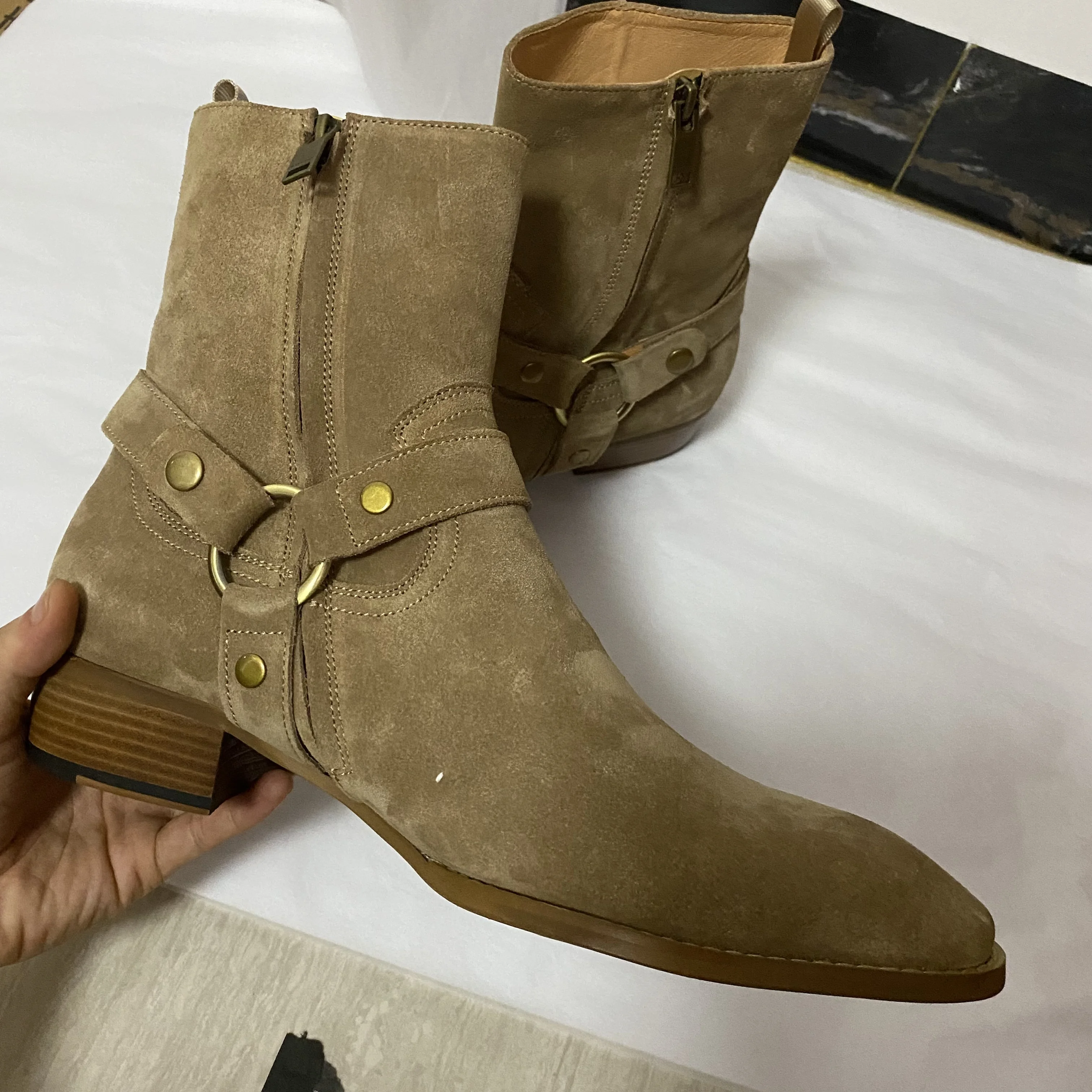Handmade Factory Beige Cow Suede Leather Men Buckle Strap Ring Pairs Catwalk Chelsea Wedge Boots