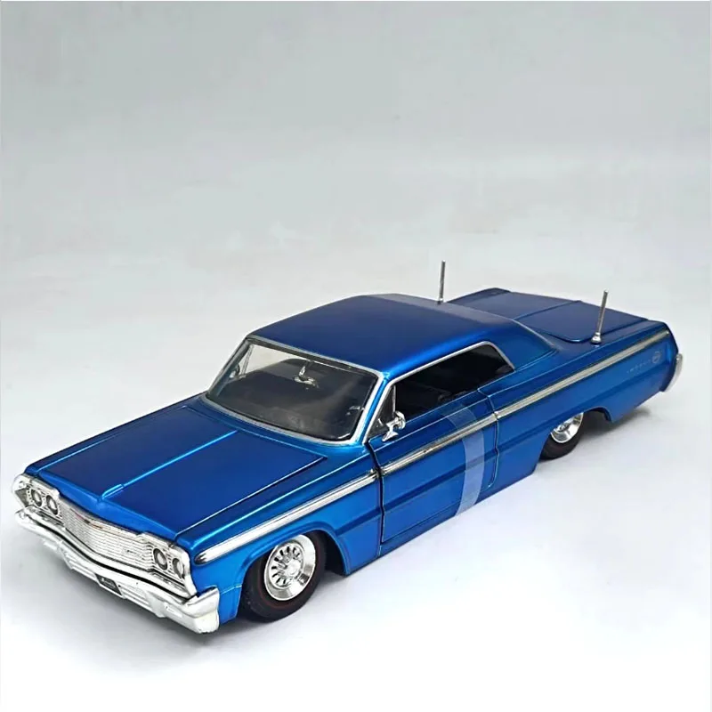 Diecast Original 1:24 Scale 1964 Impala Simulation Alloy Car Model Finished Classic Collection Decoration Toy Gift Souvenir