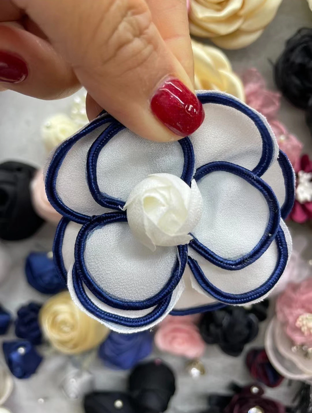 Shenzhen Handmade Camellia Broche Tecido Artesanal Artificial Flores DIY Handmade Chiffon Bordado Tecido Flores