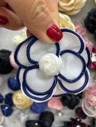 Tela de broche de Camelia hecha a mano de Shenzhen, flores artificiales hechas a mano, tela de gasa bordada, flores