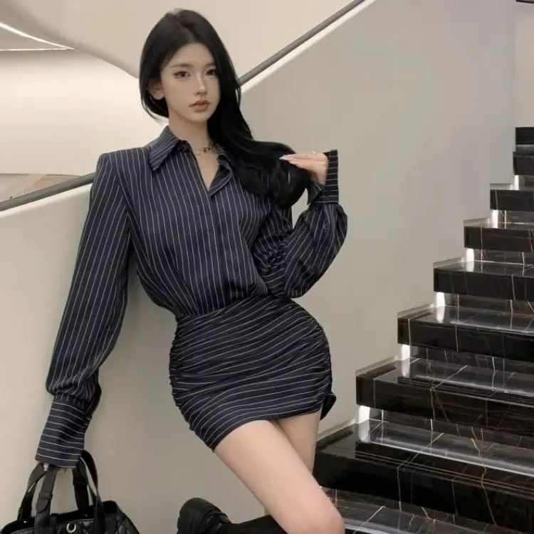 เสื้อเชิ้ตแขนยาวลายผู้หญิงฤดูใบไม้ร่วงใหม่เอวบางและบางกระโปรงสะโพกย้อนยุค streetwear สลิมฟิตชุดเซ็กซี่