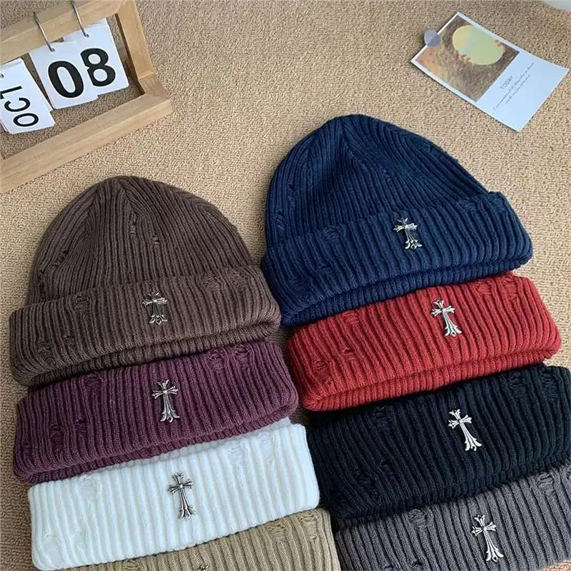 

Fall/Winter Street Fashion Distressed Knit Cap for Men and Women, Versatile Retro Metal Cross Emblem Wool Hat, Couple Beanie Cap