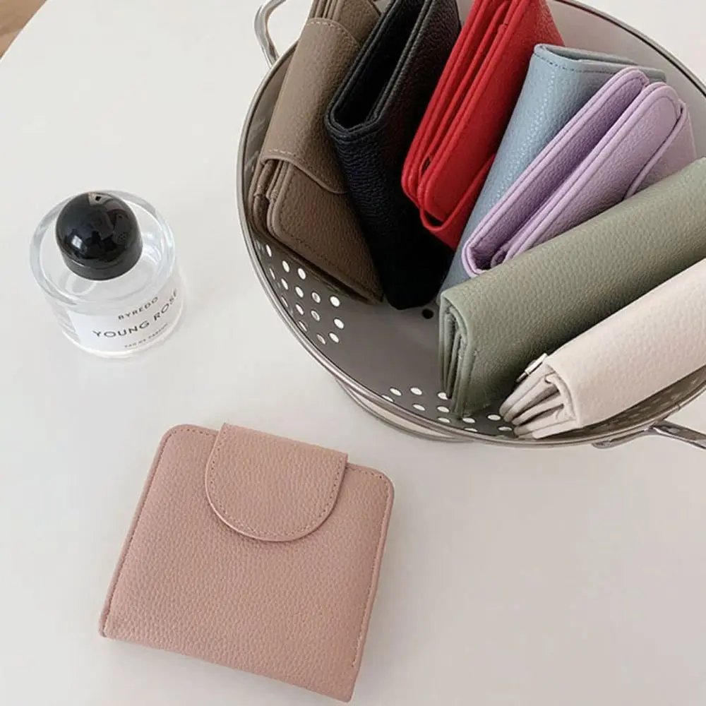 Modne portmonetki na monety ze skóry PU, zapinane na guzik, jednokolorowe portfele damskie o dużej pojemności, krótkie portfele damskie