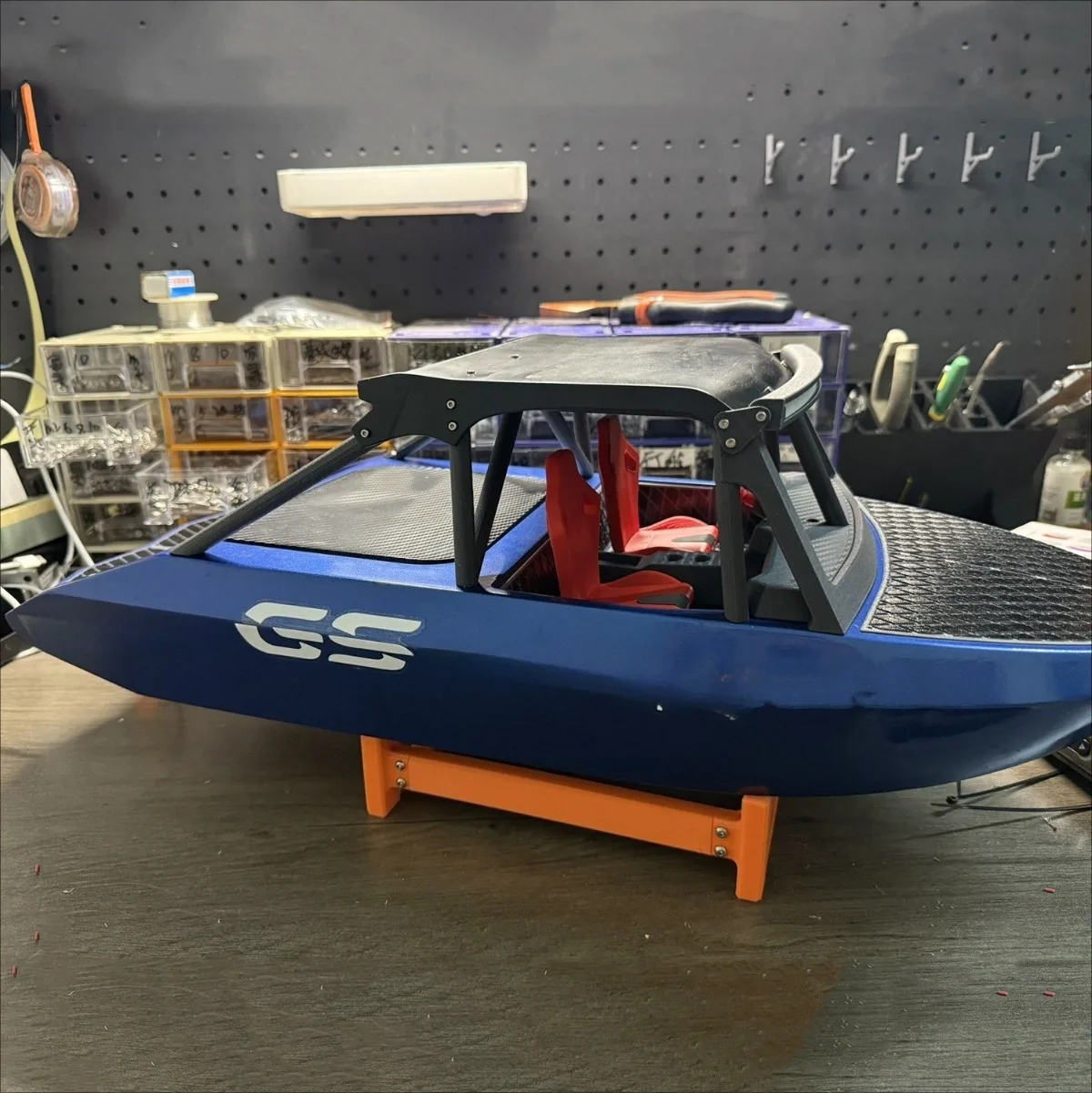 1/6 RC Boot 58,4 cm Simulierte Strahlpumpe Fernbedienung Schiffe Ausgestattet mit Aluminiumlegierung Klingen RC Schiffe Modell RTR Schiff Spielzeug