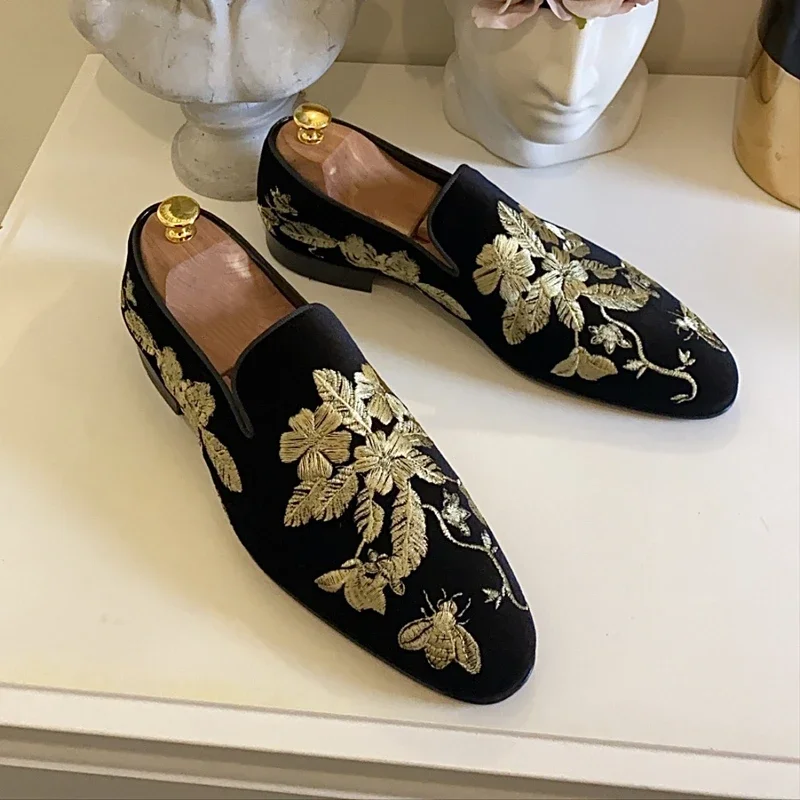 Loafers Men Shoes Fashion Black Imitation Suede Gold Embroidery Flower Business Casual Shoes  Sapatos Para Hombre