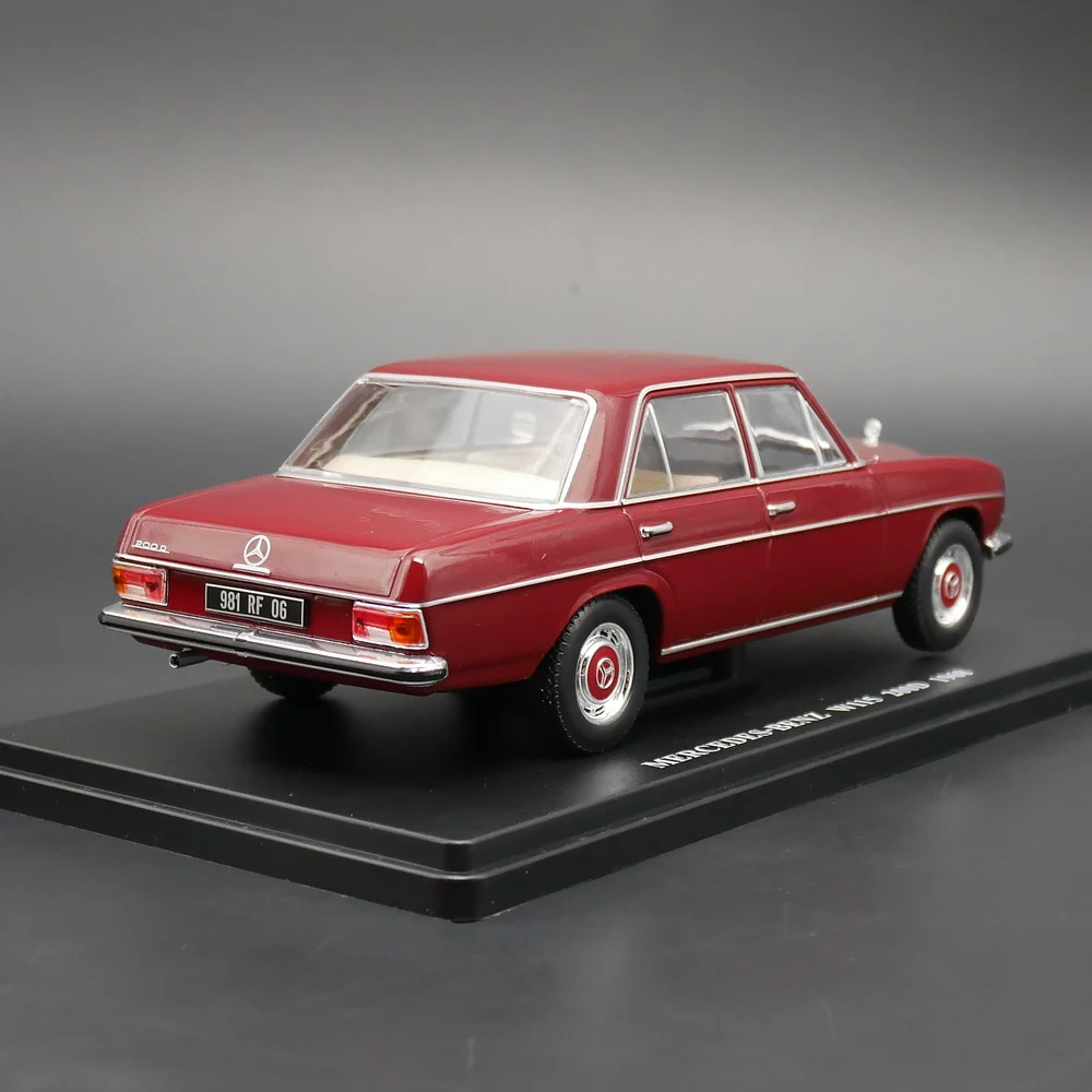 1:24 Scale W115 200D 1968 Alloy Car Model