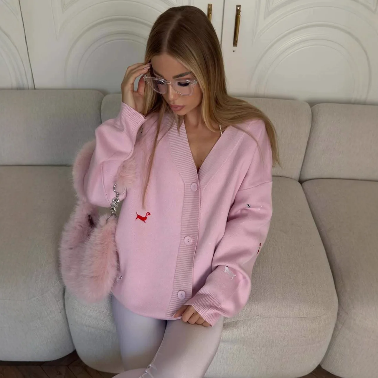 

FW25 Нишевый дизайн Кардиган с v-образным вырезом и вышивкой таксы Большой драпированный трикотаж Ленивый шик