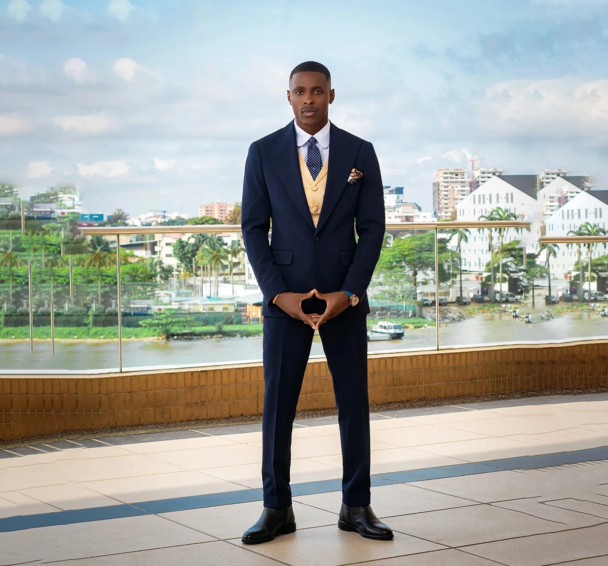 

Elegant Navy Blue 3 Piece Men's Suit Peaked Lapel One Single Button Business Office Suits Gold Vest blazer jacket men Customized