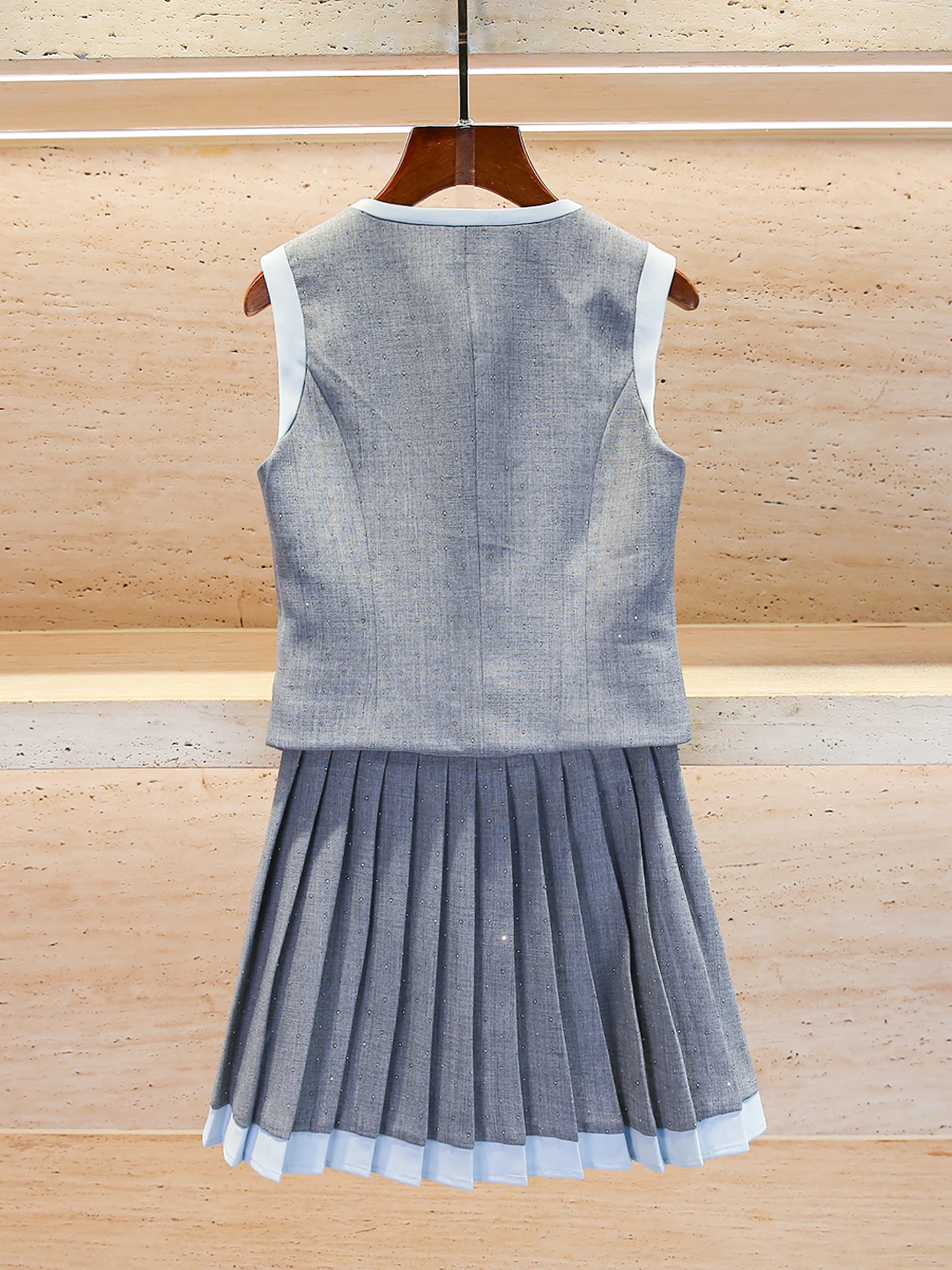 Conjunto Faion de mujer Autumnal College Sle de gama alta con chaleco V-Ne y falda plisada de Nan You ort Sve Button up