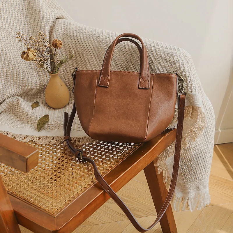 

New female bag leather laptop baotou layer cowhide retro inclined shoulder bag is contracted basket package soft leather bag