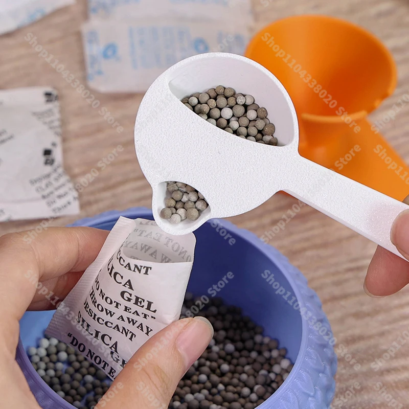 Desiccant Scoop and Stand for Fast & Precise Spooning Beads 