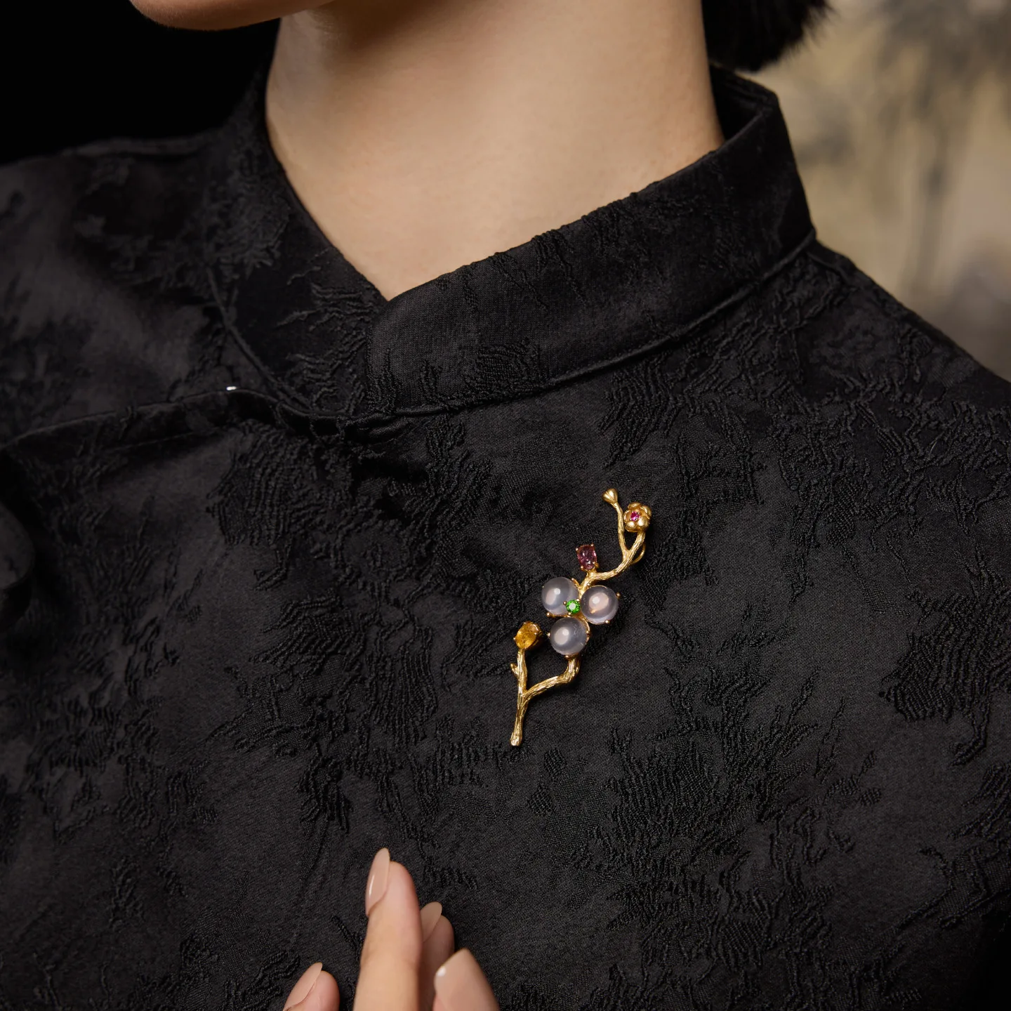 Fashionable and exquisite jewelry-grade brooch, hibiscus stone, tourmaline silver, elegant design corsage, high-end accessories