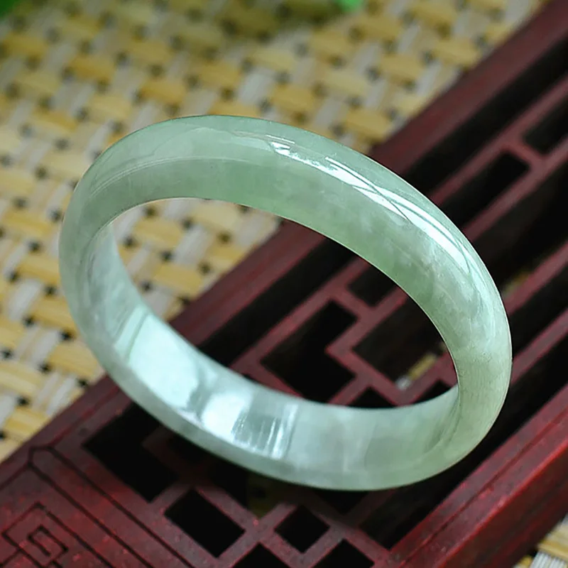 Jade Female Bracelet Oval Emerald Green Bright Sunny Round Elegant B0023